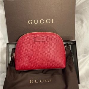 NIB Gucci Red small makeup pouch ⭐️⭐️⭐️⭐️⭐️